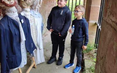 Young look at the museum